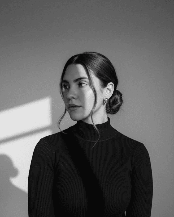 woman wearing black long-sleeved top